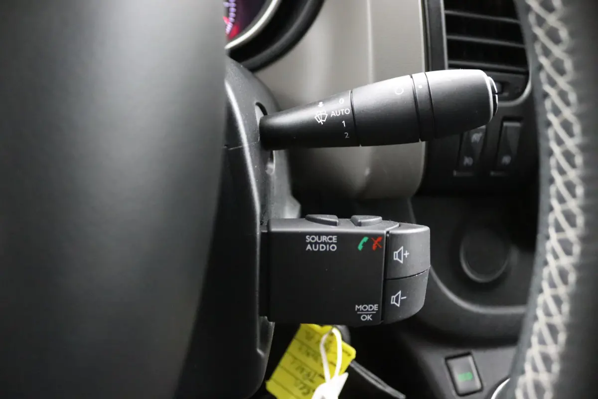 1.6 dCi T29 L2H1 Formula Edition Yellow Energy | Navigatie | Climate Control | Parkeersensoren | DAB | Bluetooth | Cruise Control | Navigatie