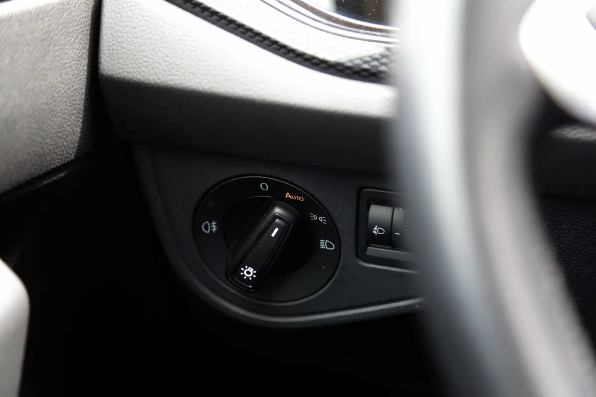 1.0 TSI Life Automaat*Perfect Onderh.*IQ Drive/ACC/Stoelverw./Apple Carplay-Android/Airco/Parkeersens.*