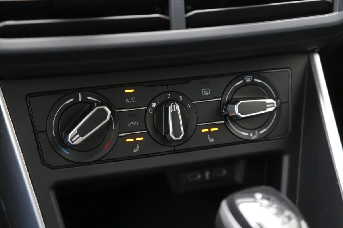 1.0 TSI Life Automaat*Perfect Onderh.*IQ Drive/ACC/Stoelverw./Apple Carplay-Android/Airco/Parkeersens.*