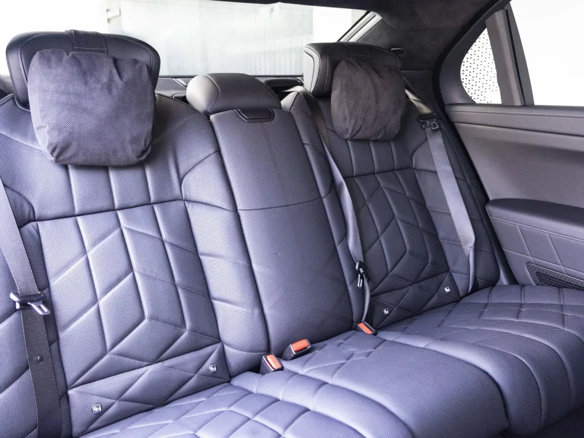 M70 xDrive SoH 100% | M Performance Pack | Connoisseur Pack | Executive Lounge | Innovation Pack | 21 inch | Active Steering | Executive Drive Pro | Kristalkoplampen | Driving Assistant Prof