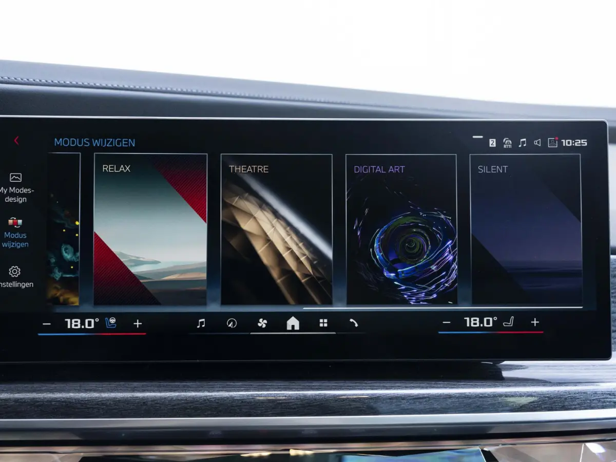 M70 xDrive SoH 100% | M Performance Pack | Connoisseur Pack | Executive Lounge | Innovation Pack | 21 inch | Active Steering | Executive Drive Pro | Kristalkoplampen | Driving Assistant Prof