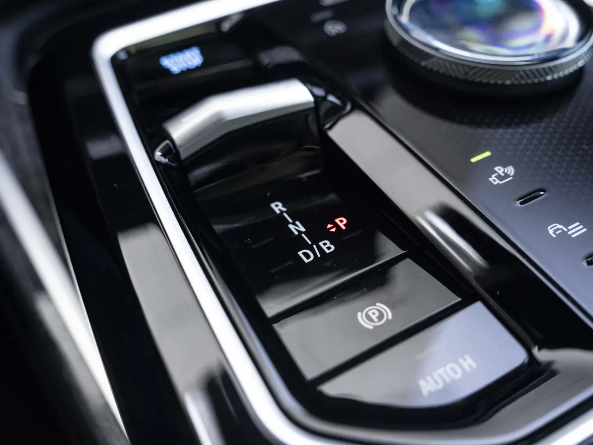 M70 xDrive SoH 100% | M Performance Pack | Connoisseur Pack | Executive Lounge | Innovation Pack | 21 inch | Active Steering | Executive Drive Pro | Kristalkoplampen | Driving Assistant Prof