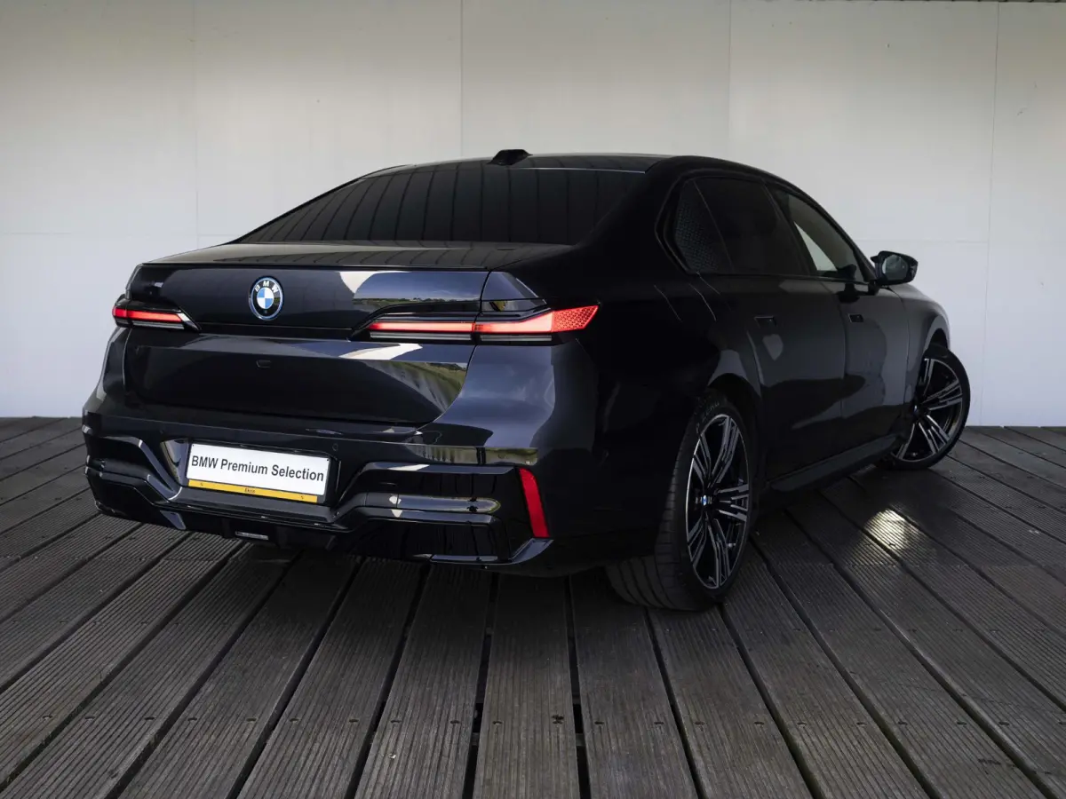 M70 xDrive | M Performance Pack | Connoisseur Pack | Executive Lounge | Innovation Pack | 21 inch | Active Steering | Executive Drive Pro | Kristalkoplampen | Driving Assistant Professional 