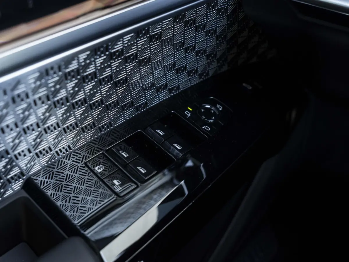 M70 xDrive SoH 100% | M Performance Pack | Connoisseur Pack | Executive Lounge | Innovation Pack | 21 inch | Active Steering | Executive Drive Pro | Kristalkoplampen | Driving Assistant Prof