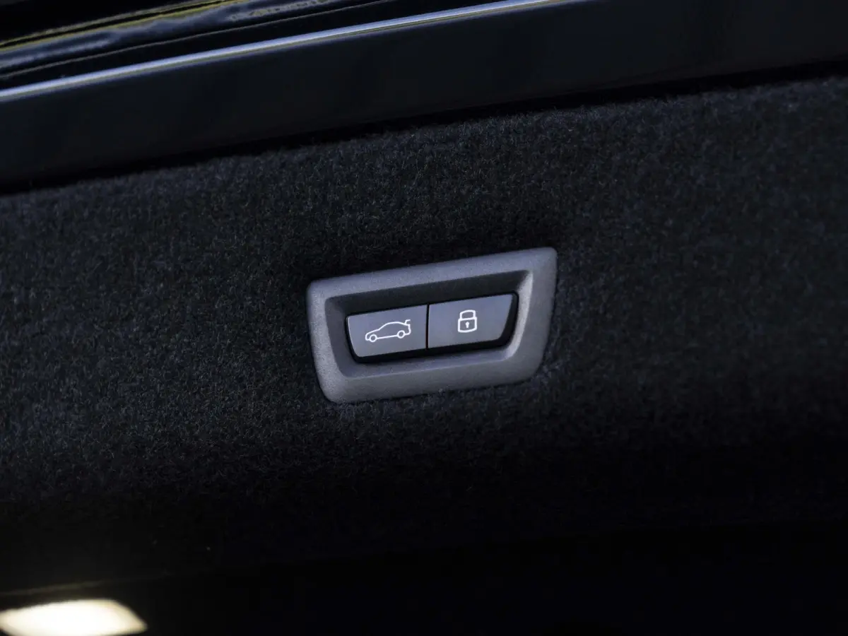 M70 xDrive SoH 100% | M Performance Pack | Connoisseur Pack | Executive Lounge | Innovation Pack | 21 inch | Active Steering | Executive Drive Pro | Kristalkoplampen | Driving Assistant Prof