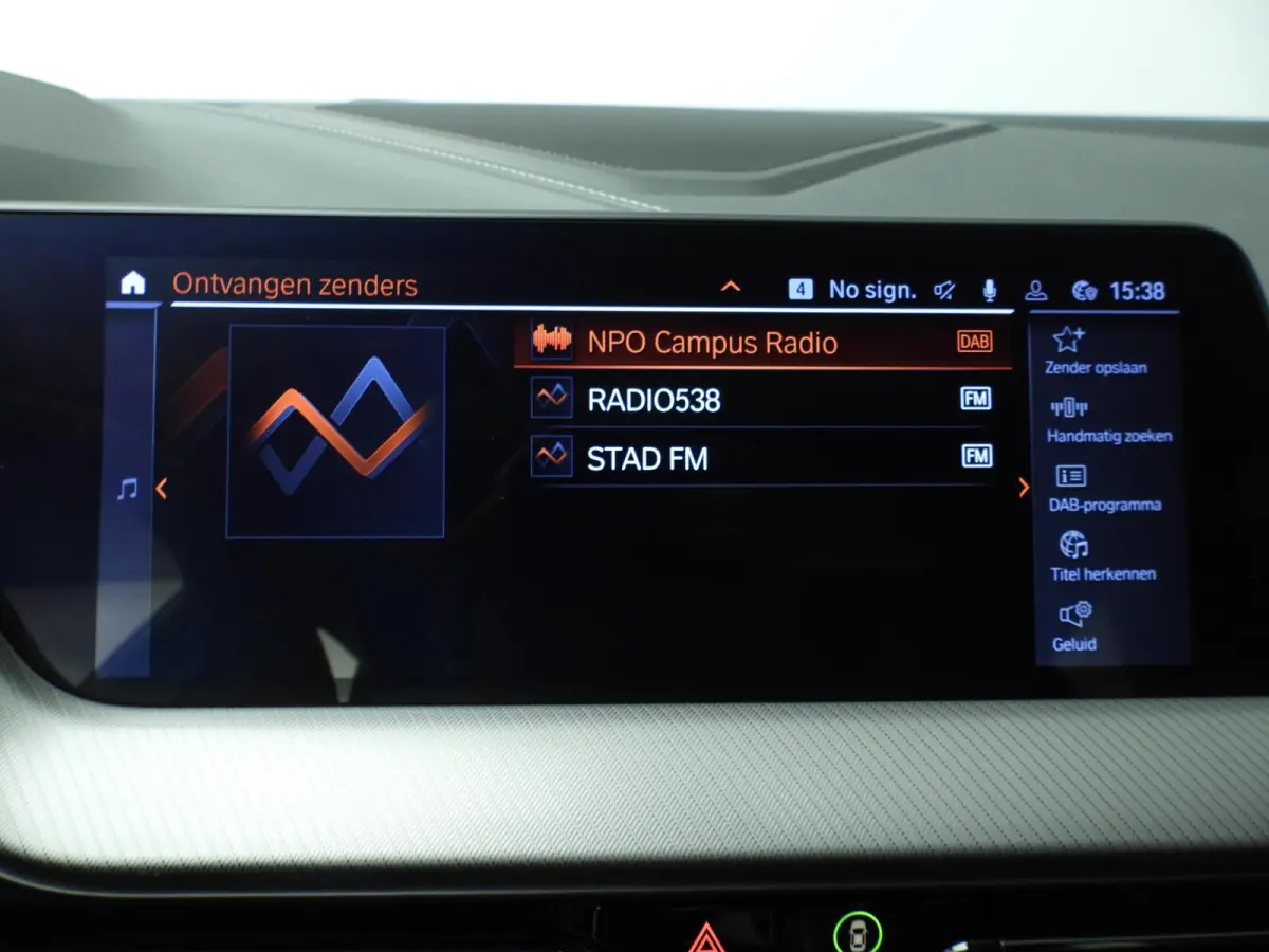 5-deurs 118i | M-Sportpakket | LED | Leder | Navigatie | Panoramadak | Trekhaak | Sportstoelen | Stoelverwarming | DAB | Hifi speakers | Alu 18 inch