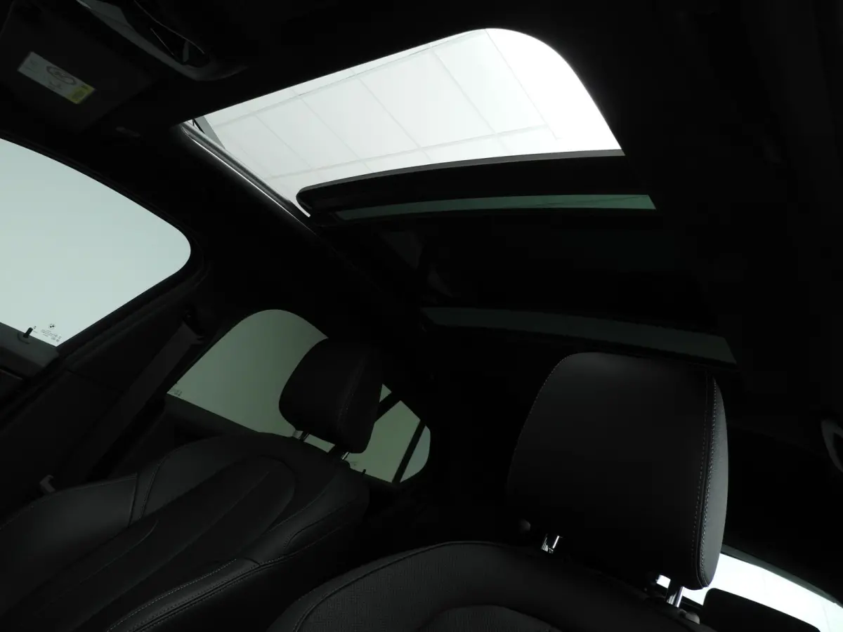 5-deurs 118i | M-Sportpakket | LED | Leder | Navigatie | Panoramadak | Trekhaak | Sportstoelen | Stoelverwarming | DAB | Hifi speakers | Alu 18 inch