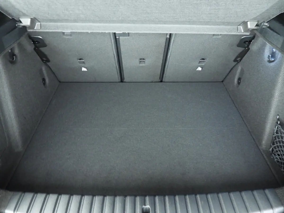 5-deurs 118i | M-Sportpakket | LED | Leder | Navigatie | Panoramadak | Trekhaak | Sportstoelen | Stoelverwarming | DAB | Hifi speakers | Alu 18 inch