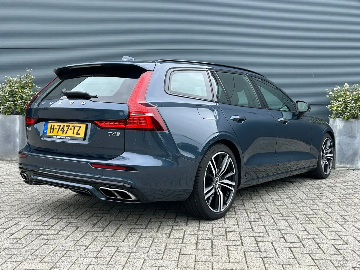 2.0 T4 R-Design | Pano | HU-Display | Harman/Kardon | Pilot Assist | Sportstoel |