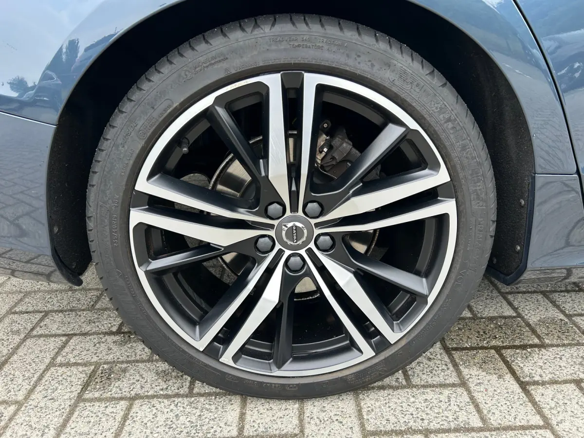 2.0 T4 R-Design | Pano | HU-Display | Harman/Kardon | Pilot Assist | Sportstoel |