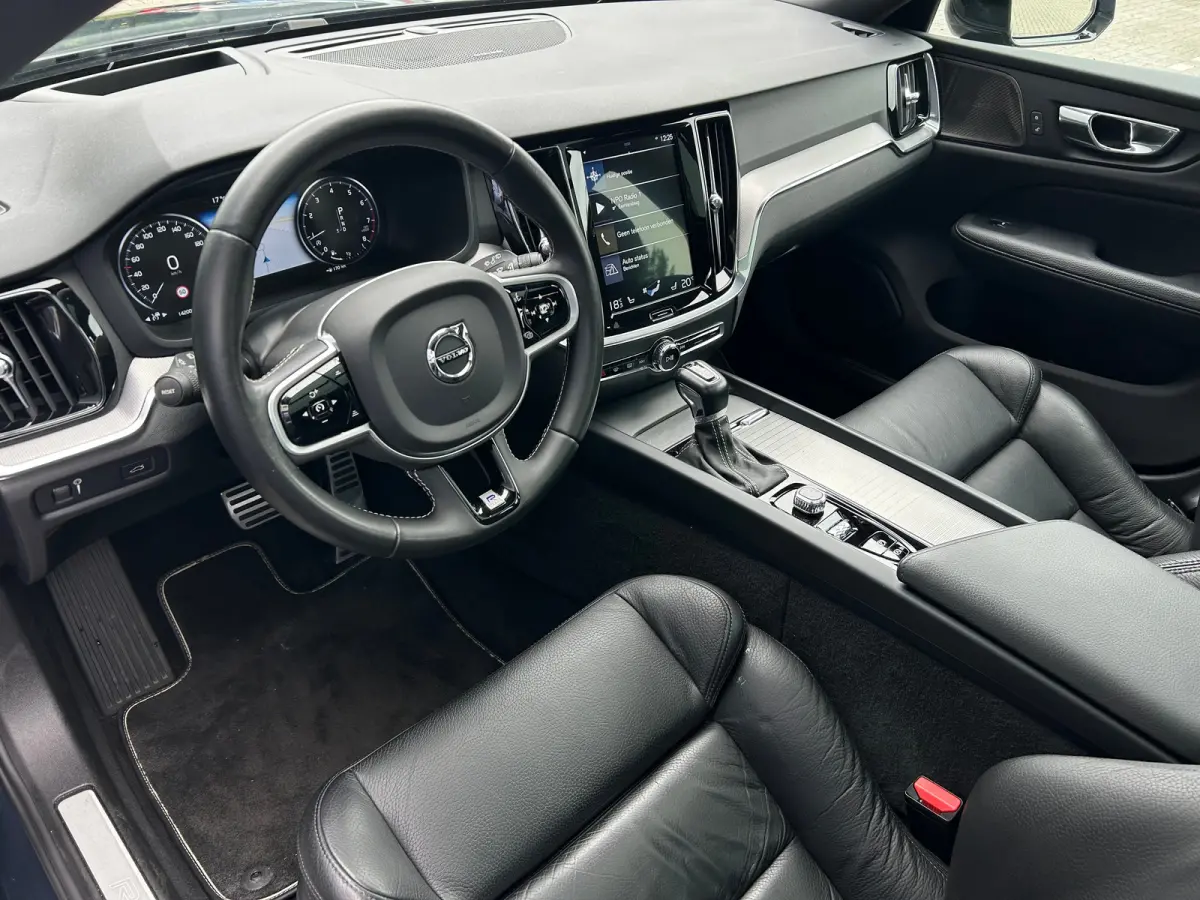 2.0 T4 R-Design | Pano | HU-Display | Harman/Kardon | Pilot Assist | Sportstoel |