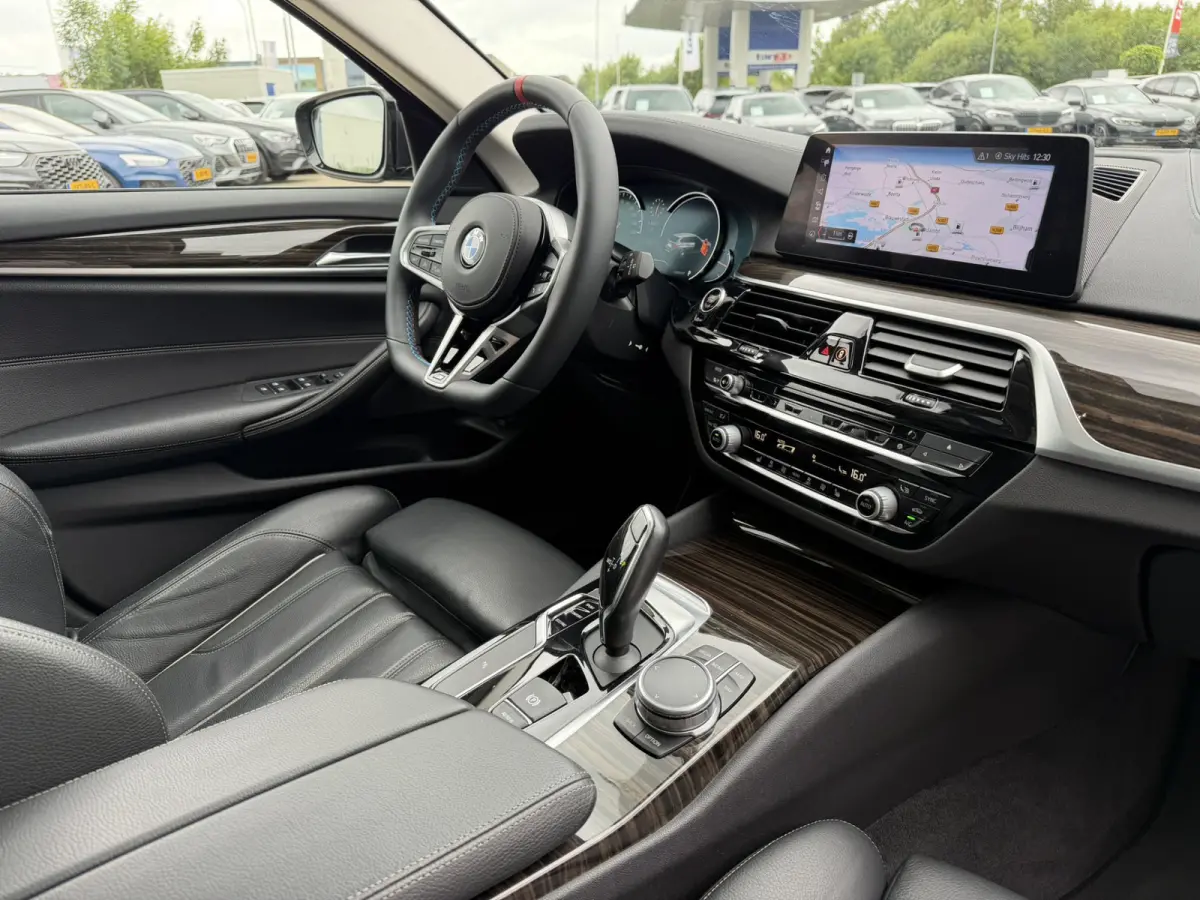 530i High Executive Panoramadak Leder LED Head-Up Display Achteruitrijcamera