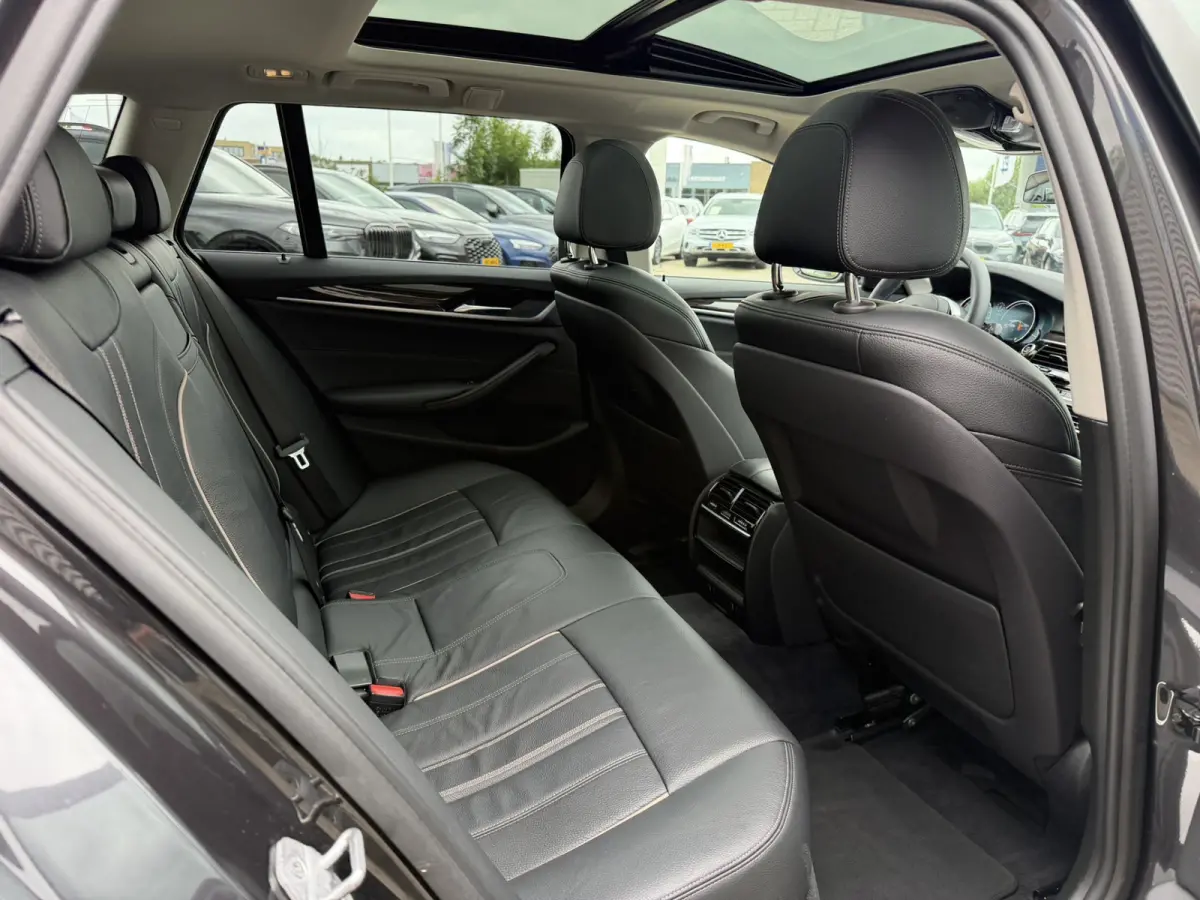 530i High Executive Panoramadak Leder LED Head-Up Display Achteruitrijcamera