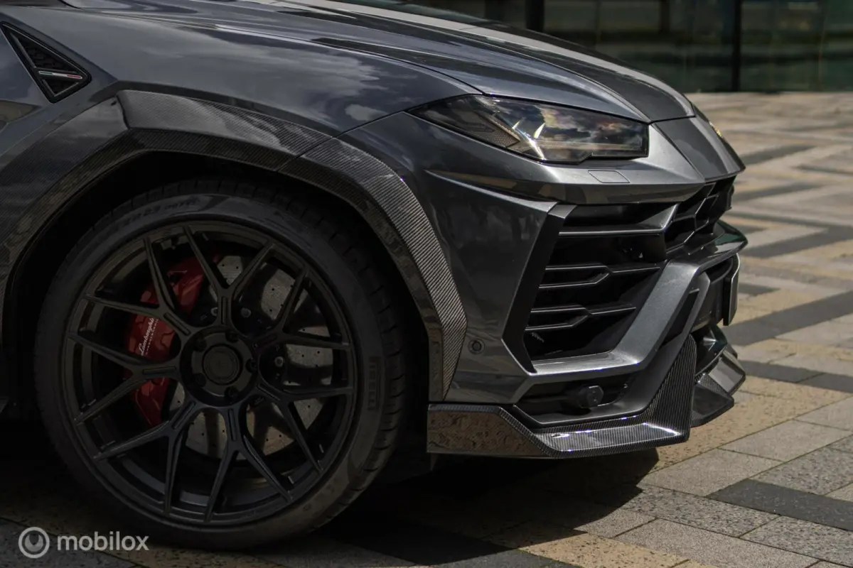 4.0 V8 Widebody Carbon 735pk | 23 inch SP