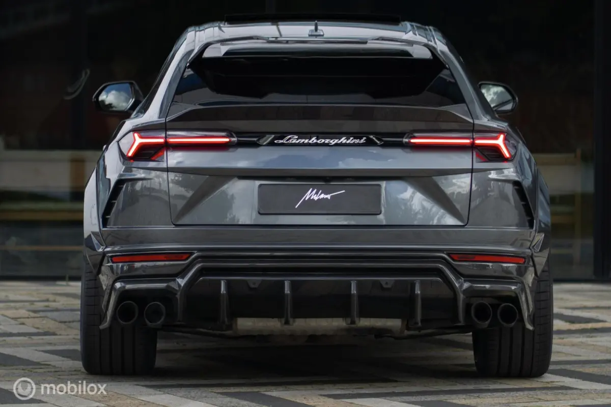 4.0 V8 Widebody Carbon 735pk | 23 inch SP