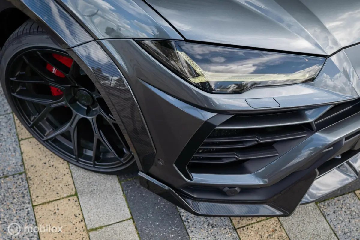4.0 V8 Widebody Carbon 735pk | 23 inch SP