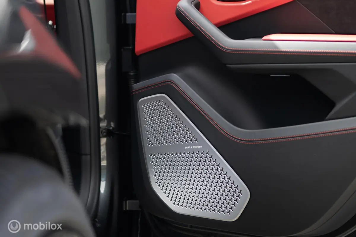 4.0 V8 Widebody Carbon 735pk | 23 inch SP