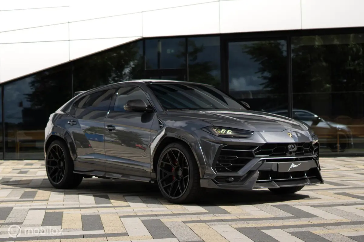 4.0 V8 Widebody Carbon 735pk | 23 inch SP