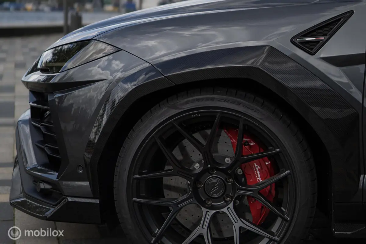 4.0 V8 Widebody Carbon 735pk | 23 inch SP