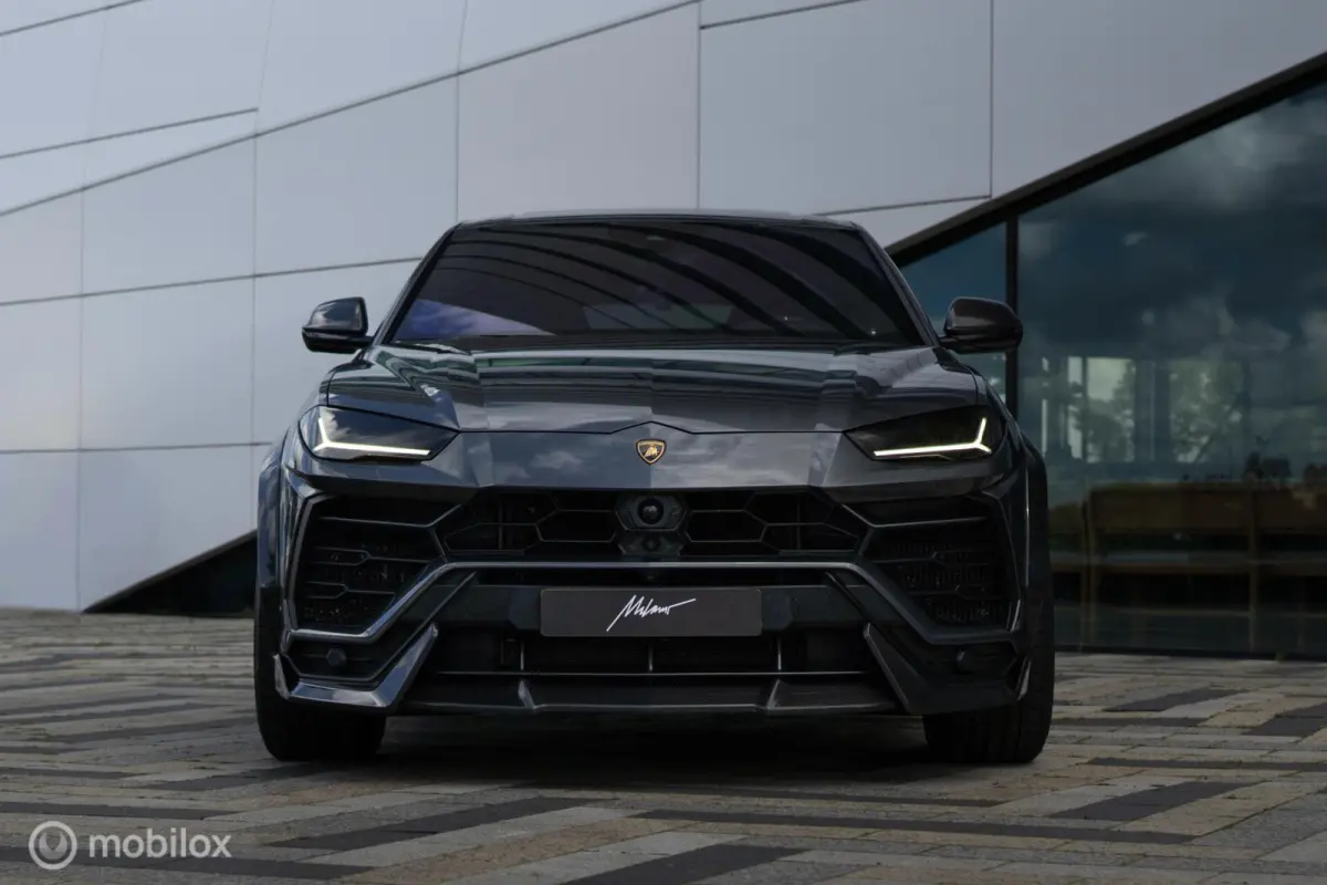 4.0 V8 Widebody Carbon 735pk | 23 inch SP
