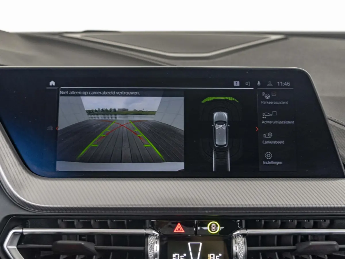 5-deurs 118i | M Sportpakket | Innovation Pack | Comfort Pack | 17 inch | Stuurwielrand verwarmd | Comfort Access | Head Up Display | HiFi | Parking Assistant
