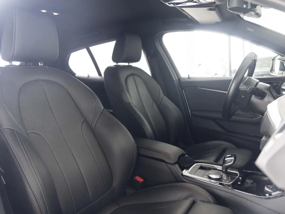 5-deurs 118i | M Sportpakket | Innovation Pack | Comfort Pack | 17 inch | Stuurwielrand verwarmd | Comfort Access | Head Up Display | HiFi | Parking Assistant