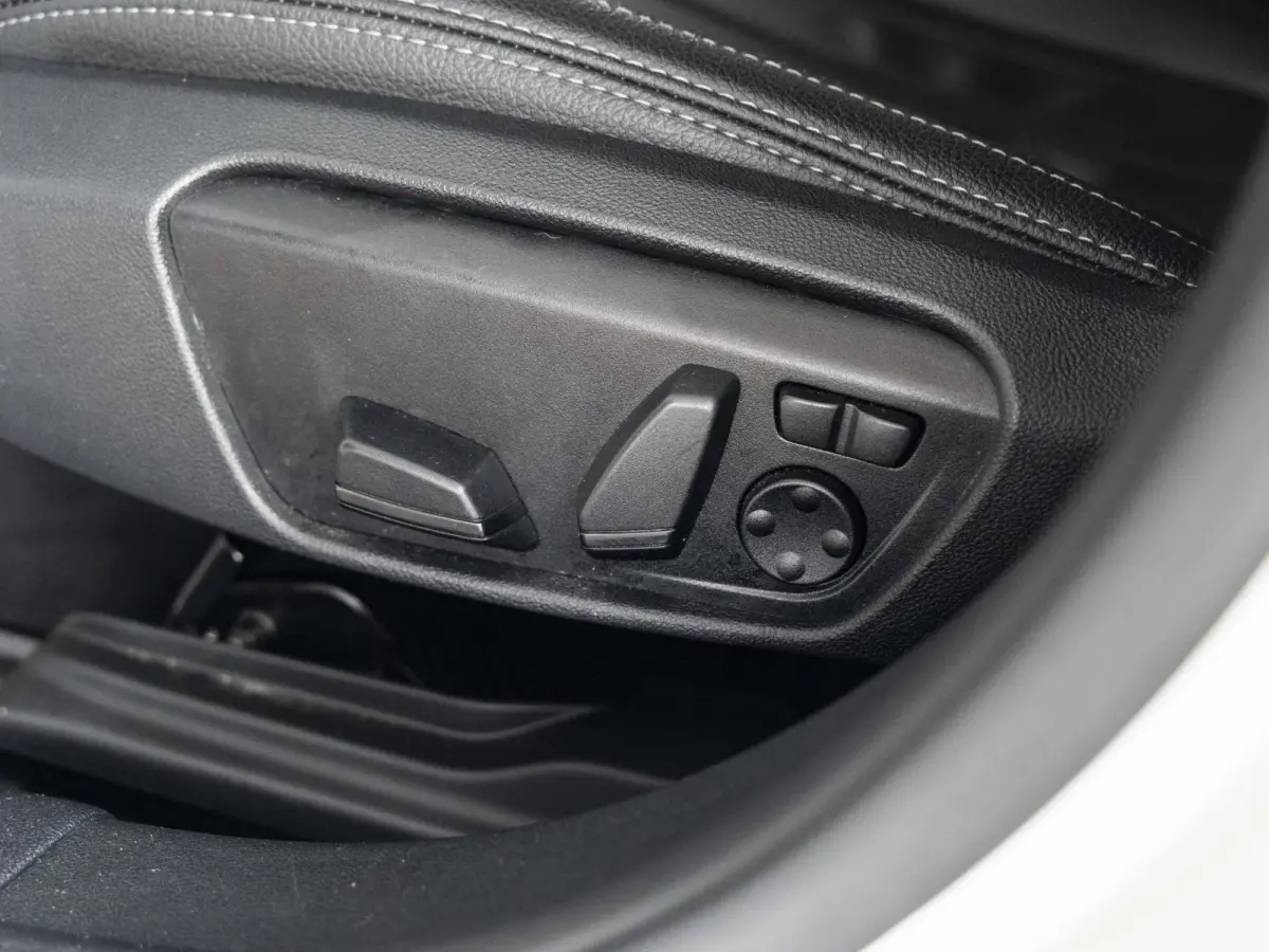 5-deurs 118i | M Sportpakket | Innovation Pack | Comfort Pack | 17 inch | Stuurwielrand verwarmd | Comfort Access | Head Up Display | HiFi | Parking Assistant