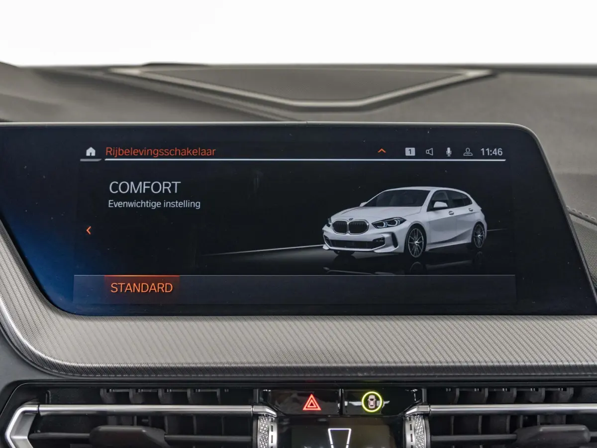 5-deurs 118i | M Sportpakket | Innovation Pack | Comfort Pack | 17 inch | Stuurwielrand verwarmd | Comfort Access | Head Up Display | HiFi | Parking Assistant