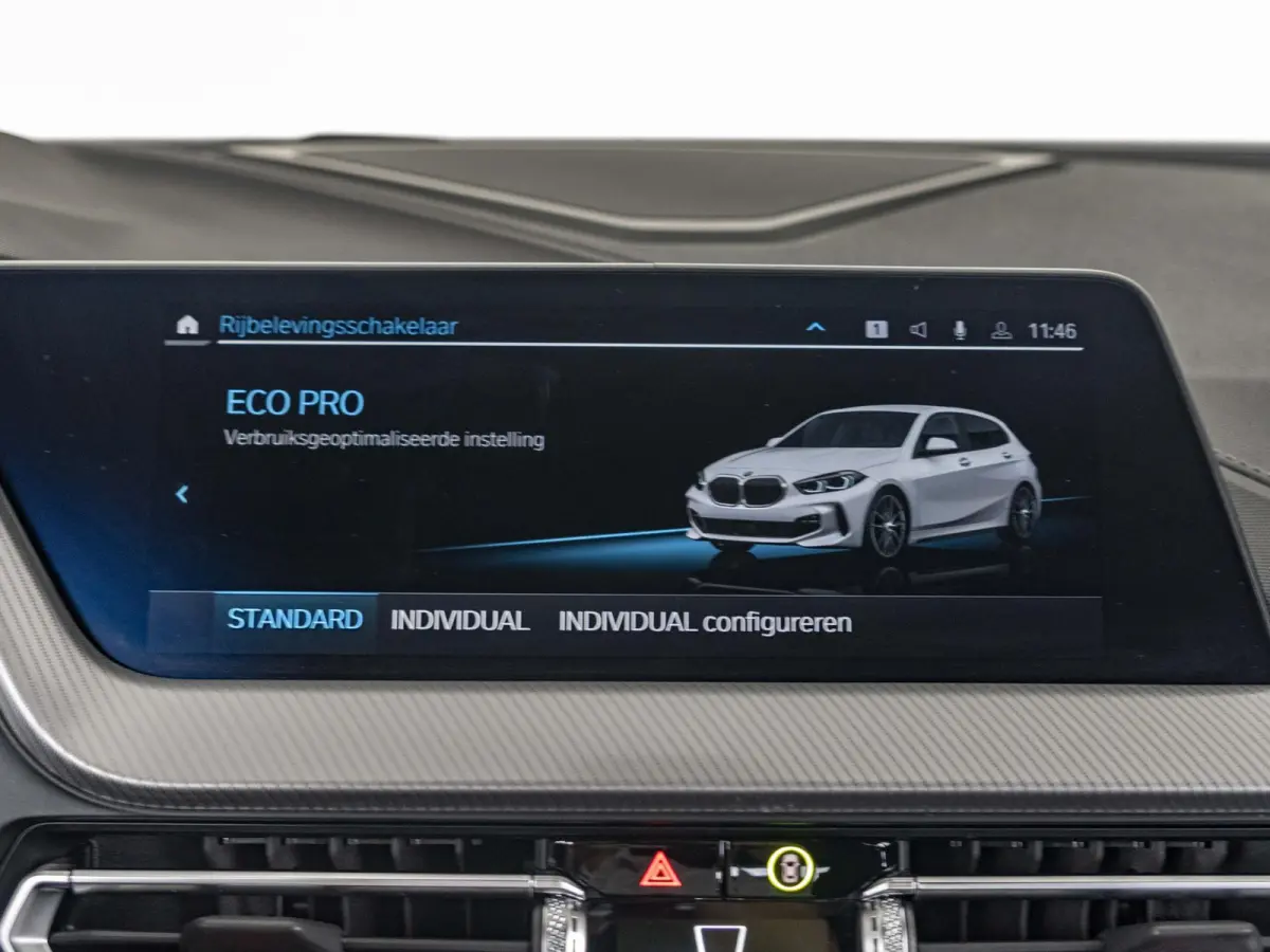 5-deurs 118i | M Sportpakket | Innovation Pack | Comfort Pack | 17 inch | Stuurwielrand verwarmd | Comfort Access | Head Up Display | HiFi | Parking Assistant
