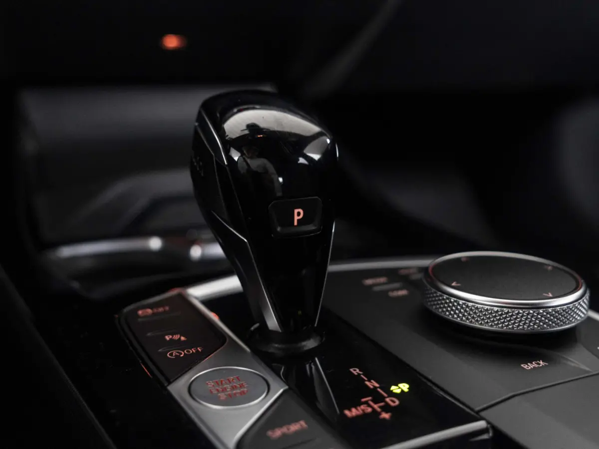 5-deurs 118i | M Sportpakket | Innovation Pack | Comfort Pack | 17 inch | Stuurwielrand verwarmd | Comfort Access | Head Up Display | HiFi | Parking Assistant