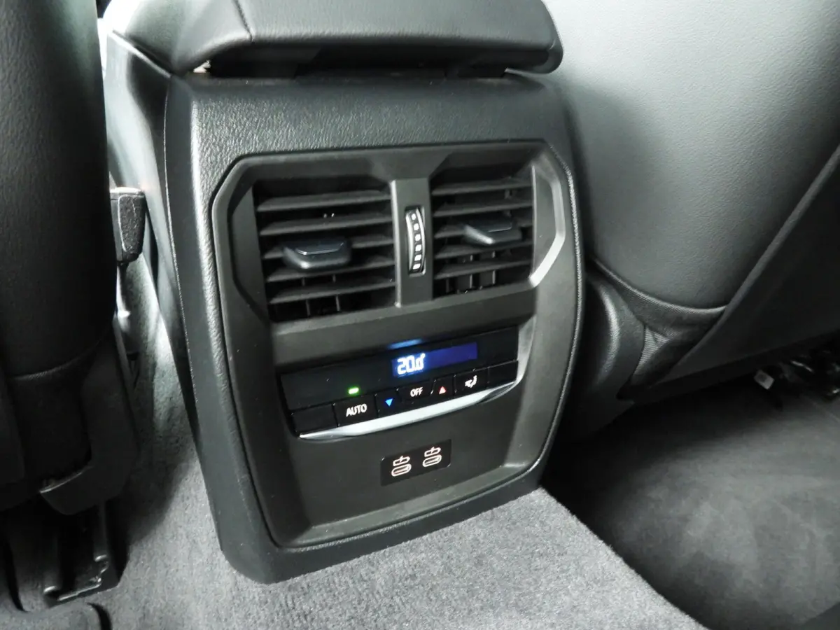 420i | M-Sportpakket | LED | Navigatie |Sportstoelen | Stoelverwarming | DAB | Alu 19 inch