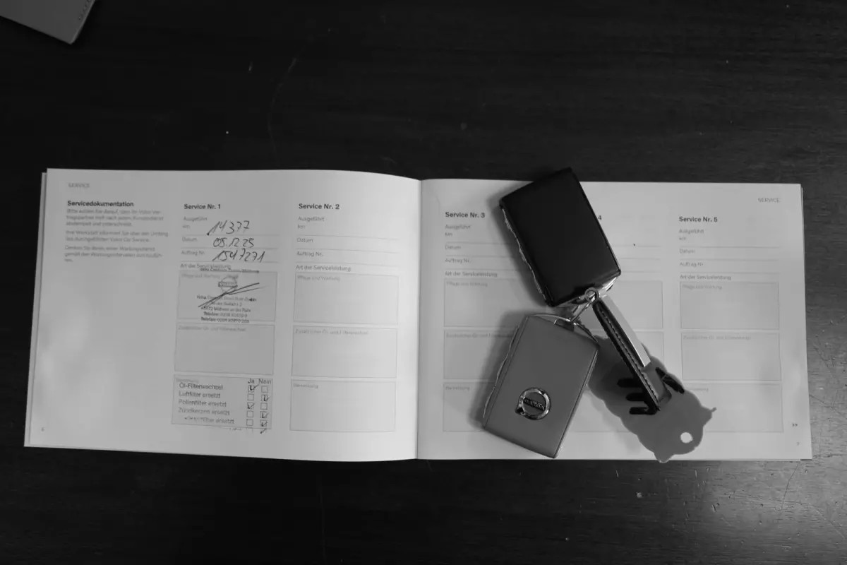 2.0 T8 Recharge AWD Core Bright Longe Range*Perfect Volvo Onderh.*Pilot ass./ACC/Elek. Trekhaak/Leder/Stoelverw.V+A/Stuurverw./Apple Carplay-Android/H&K/Dodehoek/Full LED/Camera/Parkeersens.