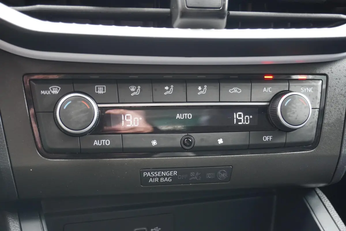 1.0 EcoTSI 95pk Style | Climatronic | FullLink | PDC Achter