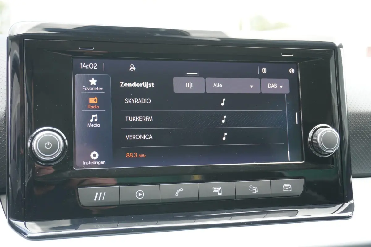 1.0 EcoTSI 95pk Style | Climatronic | FullLink | PDC Achter