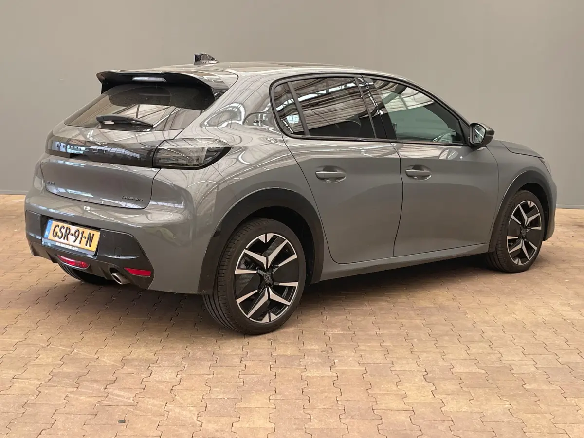 Hybrid 100 e-DCS6 GT Panorama Dak | LED | Digitaal Dashboard | Leder/Stof Sportstoelen | Carplay | Camera | Keyless | Achteruitrijcamera | Apple Carplay/Android Auto|telefoonintegratie premi