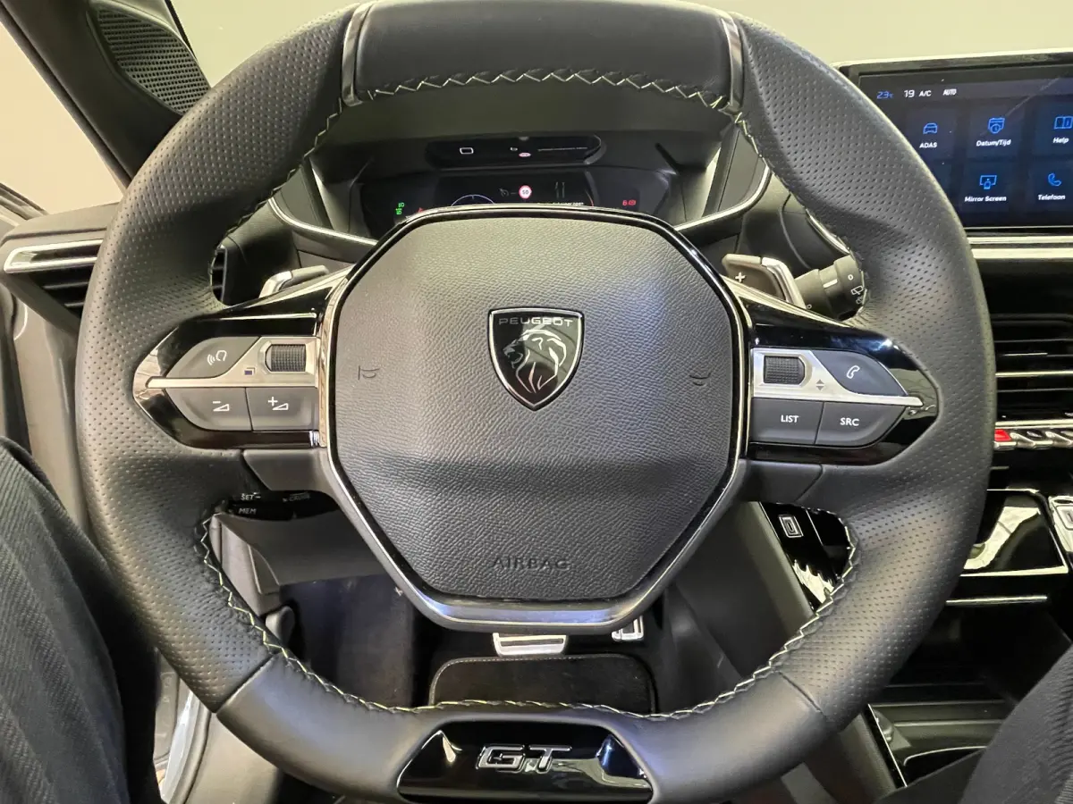 Hybrid 100 e-DCS6 GT Panorama Dak | LED | Digitaal Dashboard | Leder/Stof Sportstoelen | Carplay | Camera | Keyless | Achteruitrijcamera | Apple Carplay/Android Auto|telefoonintegratie premi