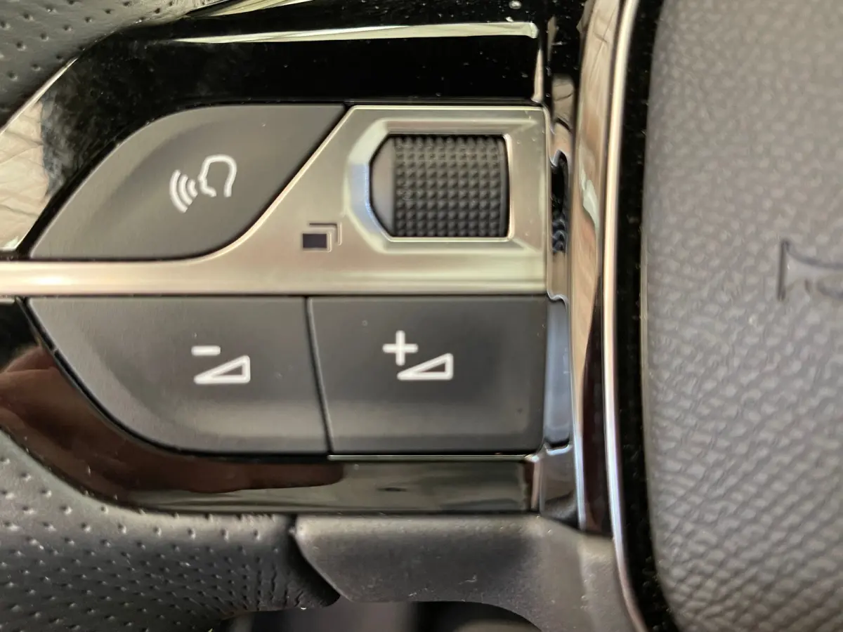 Hybrid 100 e-DCS6 GT Panorama Dak | LED | Digitaal Dashboard | Leder/Stof Sportstoelen | Carplay | Camera | Keyless | Achteruitrijcamera | Apple Carplay/Android Auto|telefoonintegratie premi