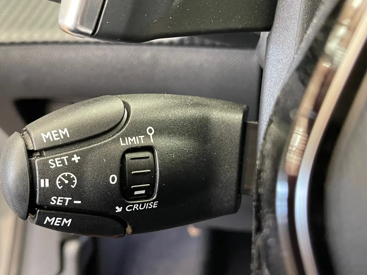 Hybrid 100 e-DCS6 GT Panorama Dak | LED | Digitaal Dashboard | Leder/Stof Sportstoelen | Carplay | Camera | Keyless | Achteruitrijcamera | Apple Carplay/Android Auto|telefoonintegratie premi