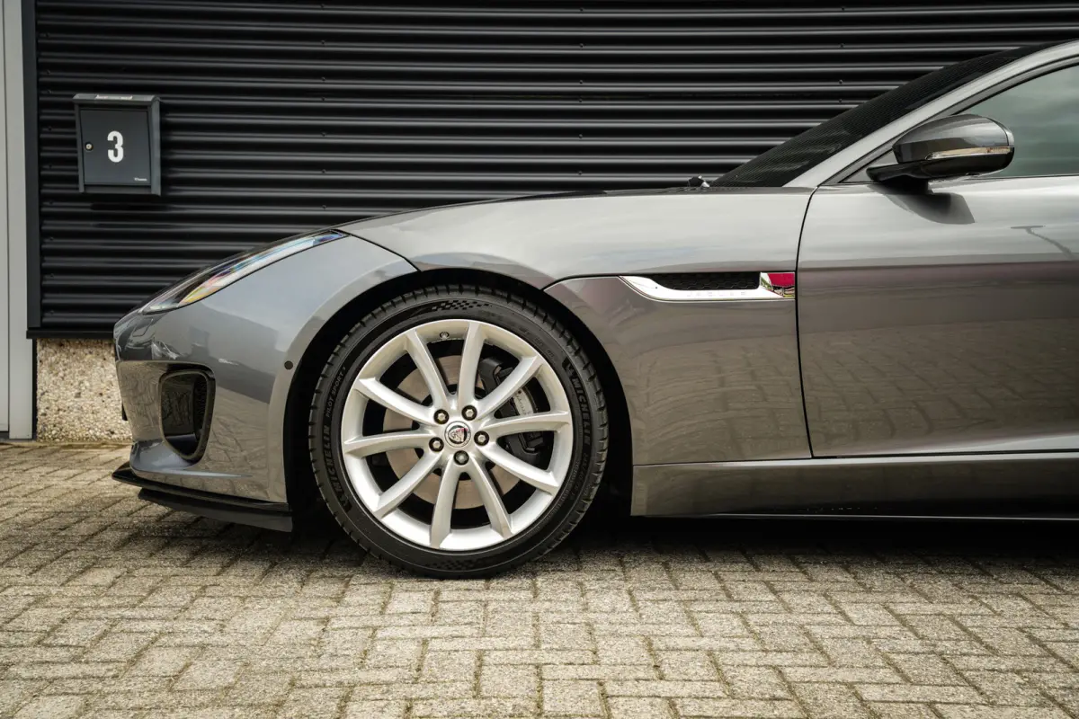 2.0T P300 R-Dynamic | LED | Panoramadak | Meridian Sound | PDC met Camera | Zeer Mooi! |