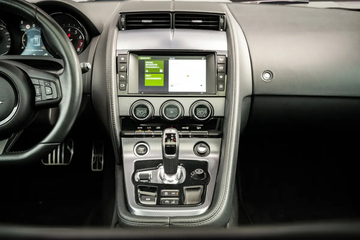 2.0T P300 R-Dynamic | LED | Panoramadak | Meridian Sound | PDC met Camera | Zeer Mooi! |