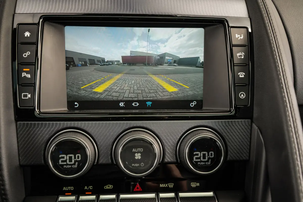 2.0T P300 R-Dynamic | LED | Panoramadak | Meridian Sound | PDC met Camera | Zeer Mooi! |
