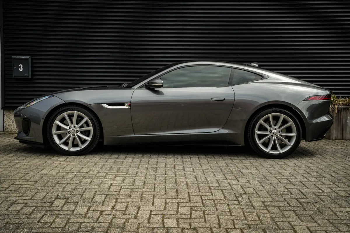 2.0T P300 R-Dynamic | LED | Panoramadak | Meridian Sound | PDC met Camera | Zeer Mooi! |