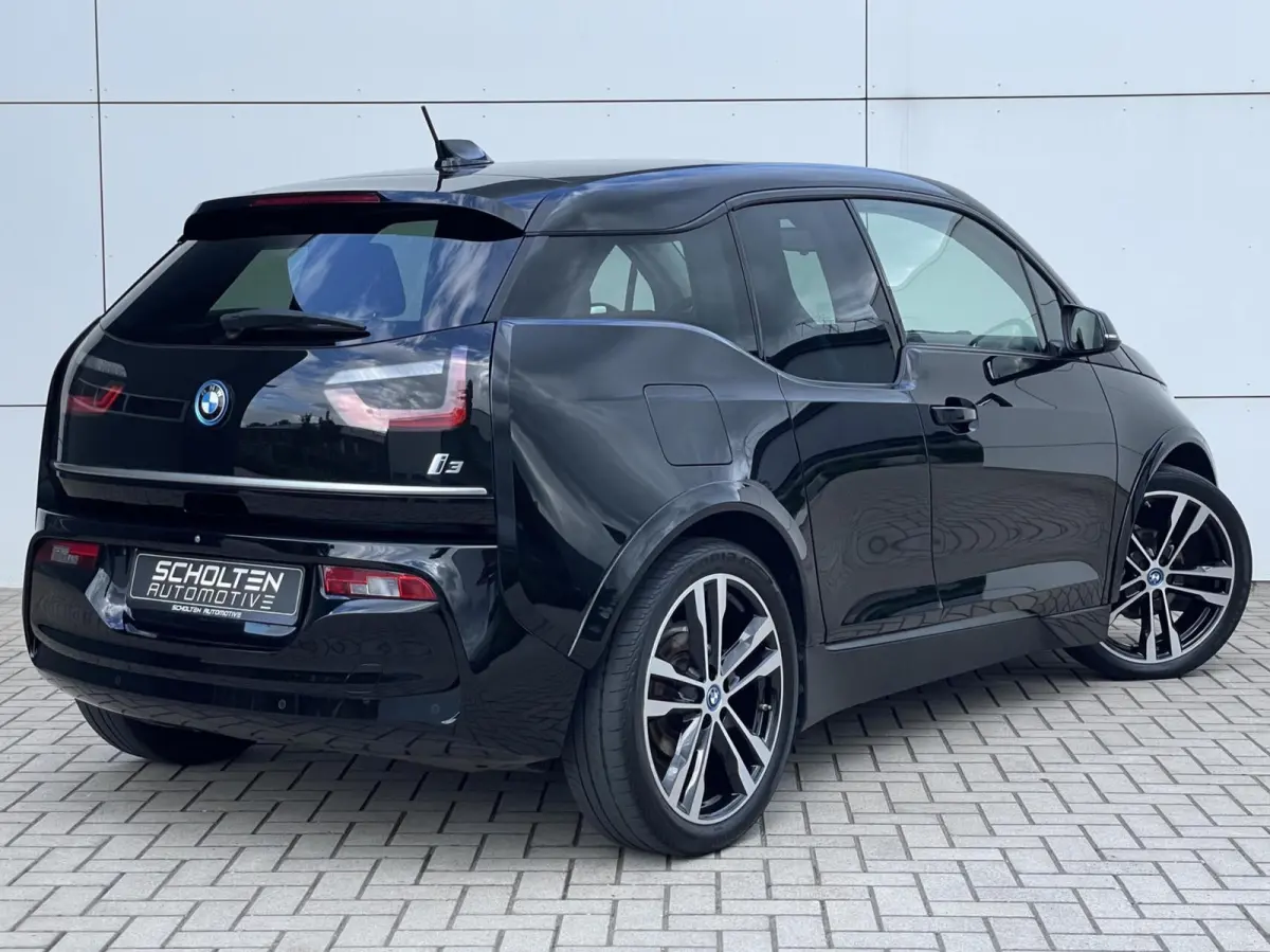 Dark Shadow Edition 120Ah 42 kWh Warmtepomp Navi Camera DAB Stoelverwarming 20 inch LM