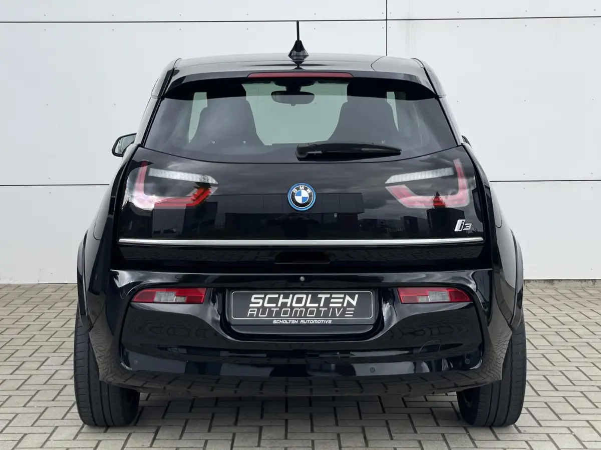Dark Shadow Edition 120Ah 42 kWh Warmtepomp Navi Camera DAB Stoelverwarming 20 inch LM