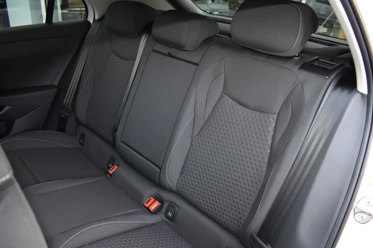 1.5 eTSI 116PK DSG-7 Life First Edition | CAMERA | VIRTUAL COCKPIT | APP. CONNECT | ADAPT. CRUISE | 17 INCH | LED | CLIMATE CONTROL