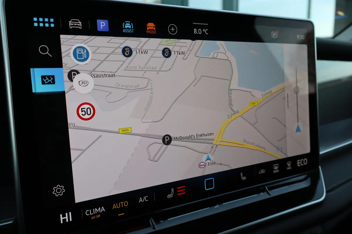 Life Edition | 'App-Connect' draadloze smartphone integratie | Automatische afstandsregeling (Adaptive Cruise Control) | Buitenspiegels elektrisch instel-, verwarm- en inklapbaar