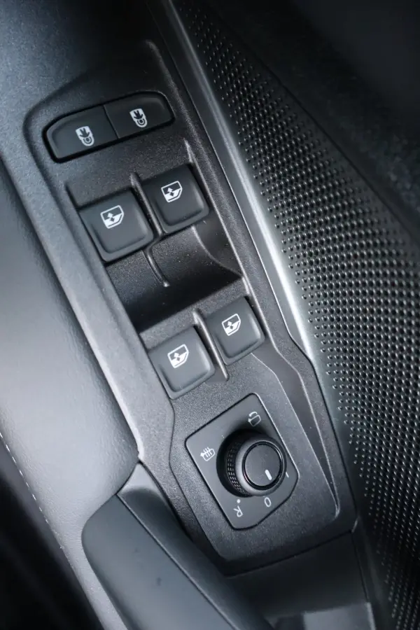 Life Edition | 'App-Connect' draadloze smartphone integratie | Automatische afstandsregeling (Adaptive Cruise Control) | Buitenspiegels elektrisch instel-, verwarm- en inklapbaar