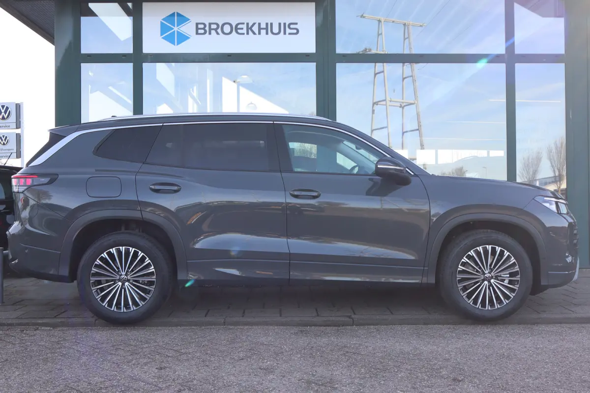 Life Edition | 'App-Connect' draadloze smartphone integratie | Automatische afstandsregeling (Adaptive Cruise Control) | Buitenspiegels elektrisch instel-, verwarm- en inklapbaar