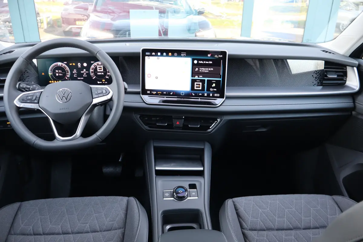 Life Edition | 'App-Connect' draadloze smartphone integratie | Automatische afstandsregeling (Adaptive Cruise Control) | Buitenspiegels elektrisch instel-, verwarm- en inklapbaar