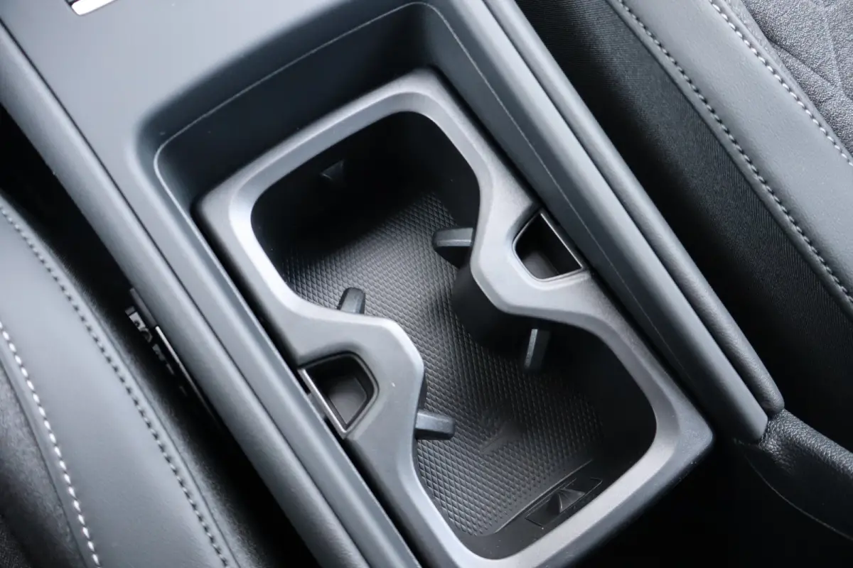 Life Edition | 'App-Connect' draadloze smartphone integratie | Automatische afstandsregeling (Adaptive Cruise Control) | Buitenspiegels elektrisch instel-, verwarm- en inklapbaar